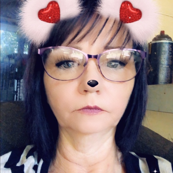 Profile Picture of Sue Jansons (@suejansons) on Poshmark