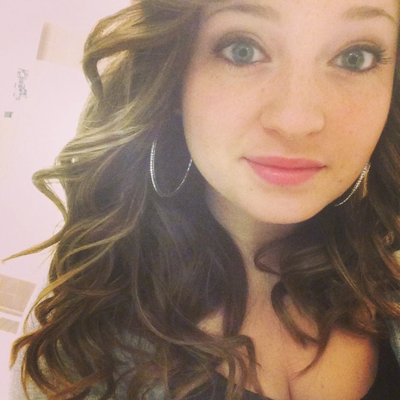 Profile Picture of Hailey Hudson (@hayweerae) on Poshmark