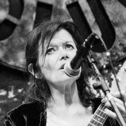 Profile Picture of Sylvie Simmons (@sylviesimmons) on Twitter