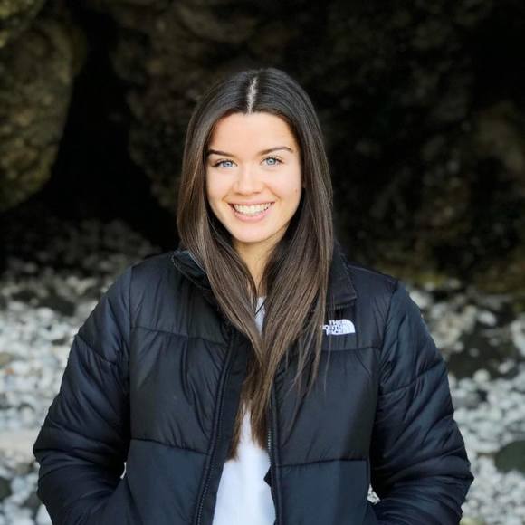 Profile Picture of Neave Calwell (@neavecalwell) on Poshmark