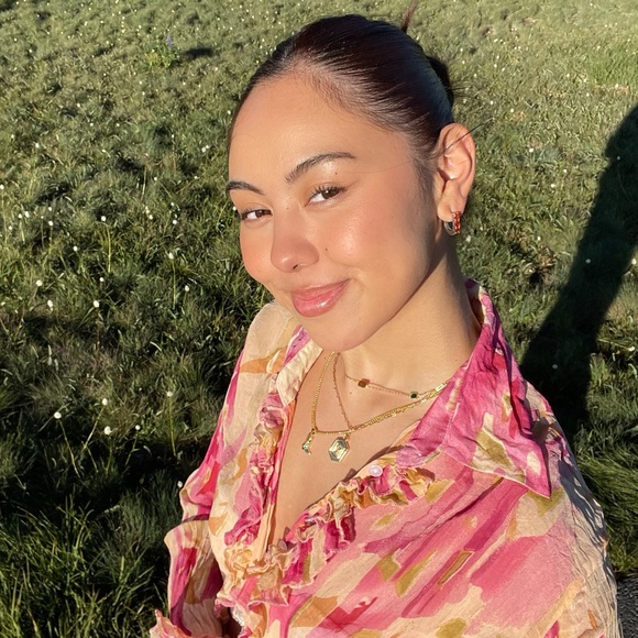 Profile Picture of Lily Monares (@lilz2221) on Poshmark