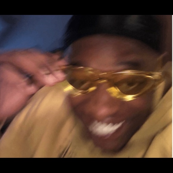 Profile Picture of Azalynn F (@acorren12606) on Poshmark