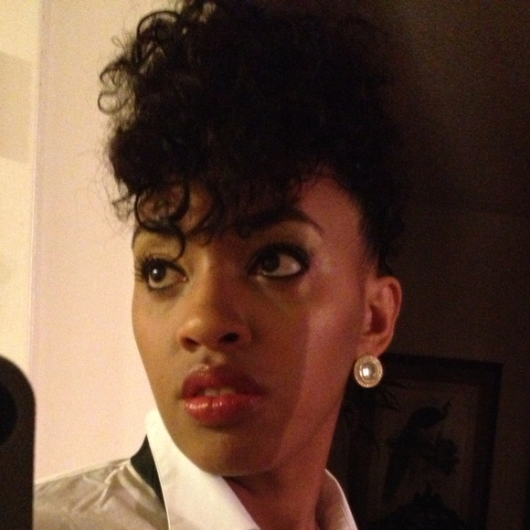 Profile Picture of Dominique Thompson (@dnique87) on Poshmark