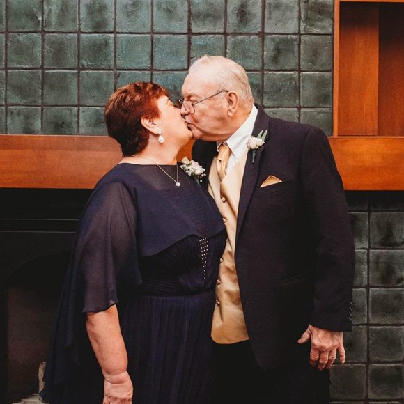 Profile Picture of Debbie Kohls (@debbie55336) on Poshmark