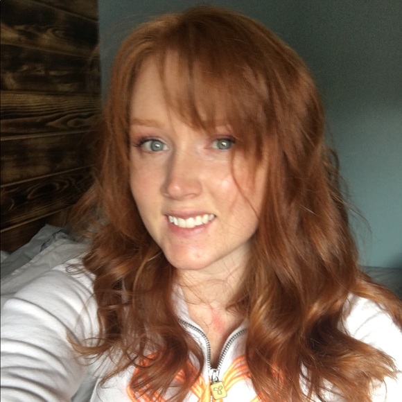 Profile Picture of Julie Rallison (@jules_rall) on Poshmark