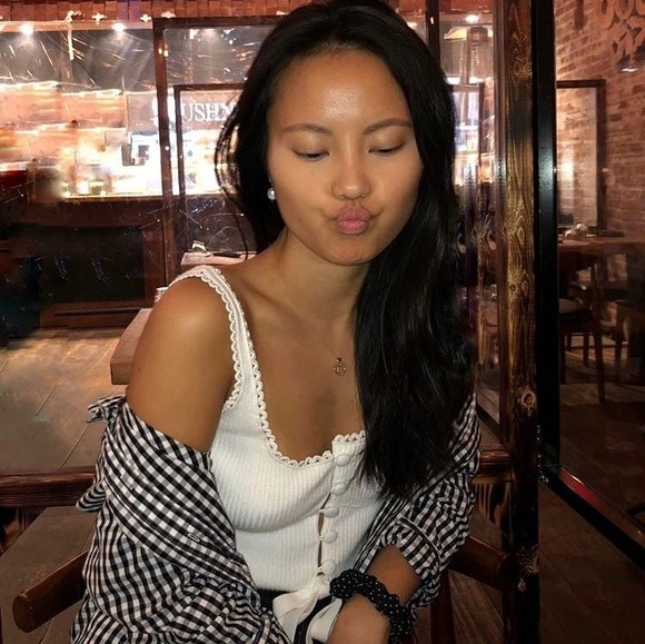 Profile Picture of Angela Chen (@thechensation) on Poshmark