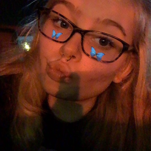 Profile Picture of Meadow Salsbury (@meadowlayne) on Poshmark