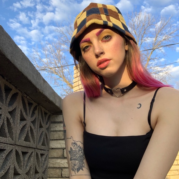 Profile Picture of Devree Bunnis (@devreemarie) on Poshmark