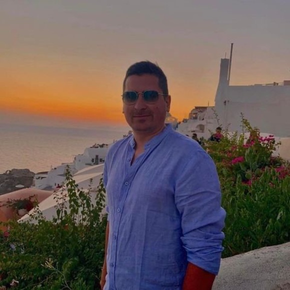 Profile Picture of Simon Richard (@simon_richard94) on Poshmark