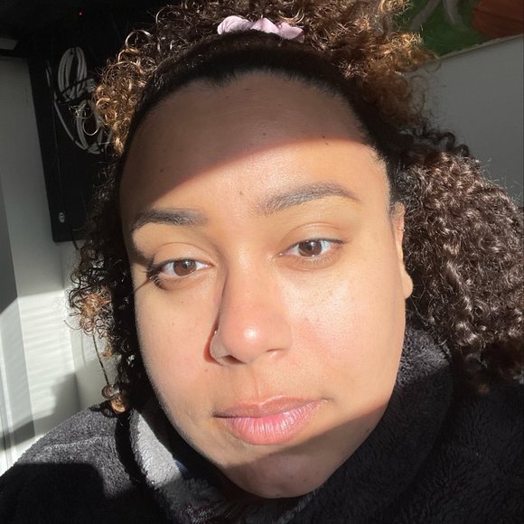 Profile Picture of Debora Rivera (@harm0nic) on Poshmark