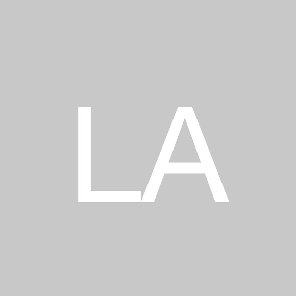 Profile Picture of Los Angeles (@tranbinhxg2g) on Poshmark