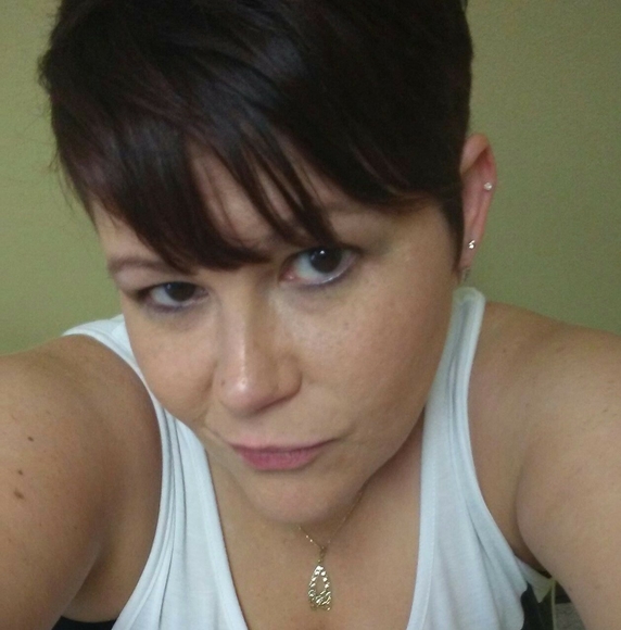 Profile Picture of April Augurson (@aprilrenea78) on Poshmark