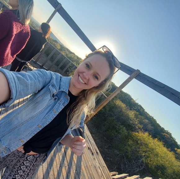 Profile Picture of Suzanne Defily (@suzannedefily) on Poshmark