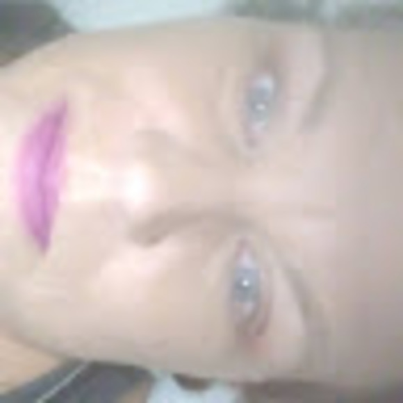 Profile Picture of Stephanie Grauke (@stephaniegrauke) on Poshmark