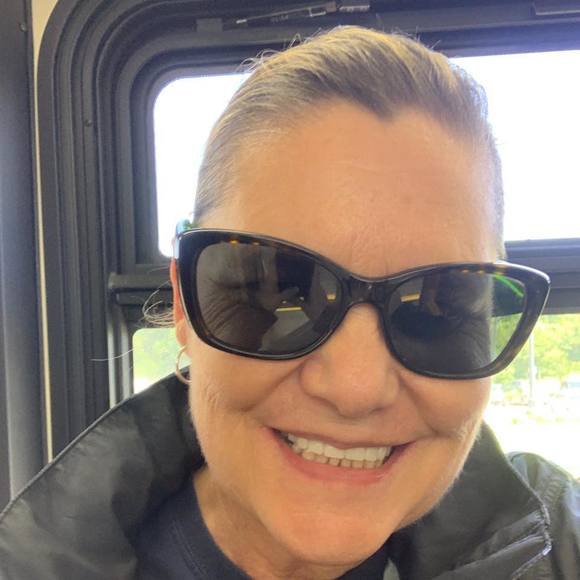 Profile Picture of Mitzi Singleton (@mlsing2) on Poshmark