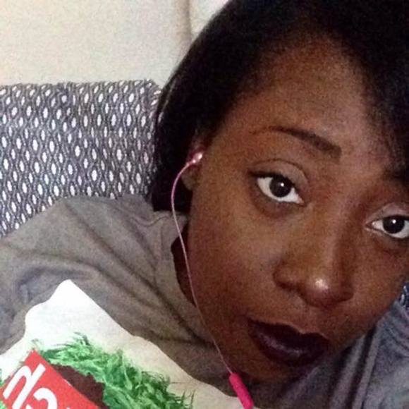 Profile Picture of Kara Simone (@karasimone20) on Poshmark