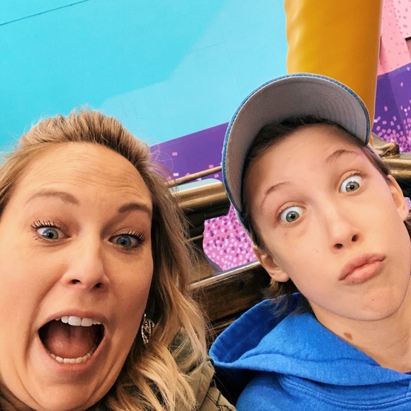 Profile Picture of Kerri Oshust (@chichoas) on Poshmark