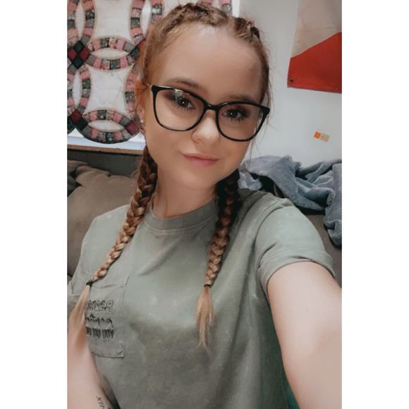 Profile Picture of Cesca Reanna (@cesca_reanna) on Poshmark