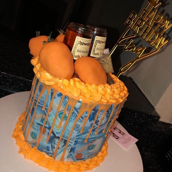 Profile Picture of Jasmine Tamburro (@jas_lemmelone) on Poshmark