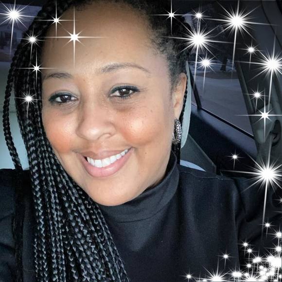 Profile Picture of Melly Melle (@sharmeyp) on Poshmark