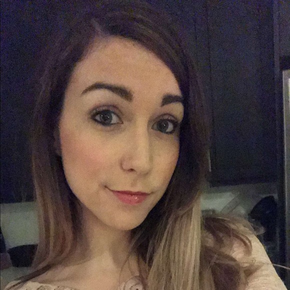 Profile Picture of Alex Panettieri (@alpan94) on Poshmark