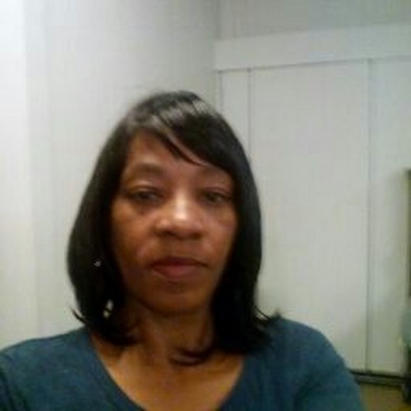 Profile Picture of Valerie Wimbush (@v_wimbush) on Poshmark