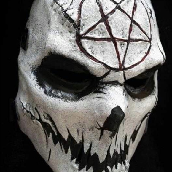 Profile Picture of Raven O connor (@darkoccult66) on Poshmark