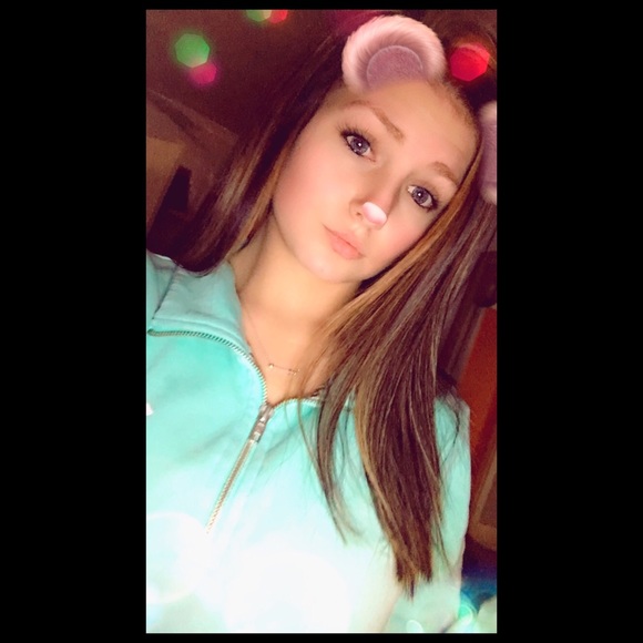 Profile Photo of Brianna Beyer (@shortyybri1998) on Poshmark