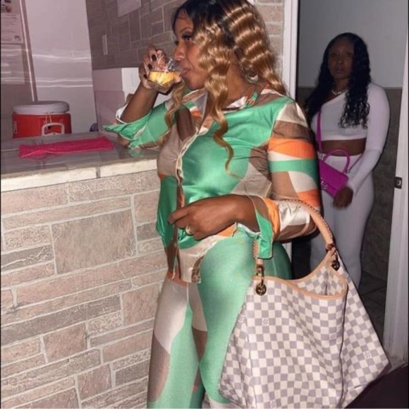 Profile Picture of Cleonie Barnett-mullings (@bcleonie) on Poshmark