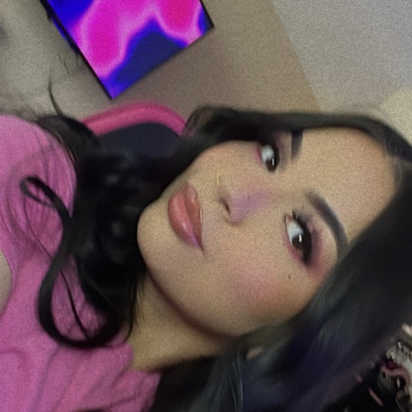 Profile Picture of Mandy Arrietta (@mandyarrietta) on Poshmark