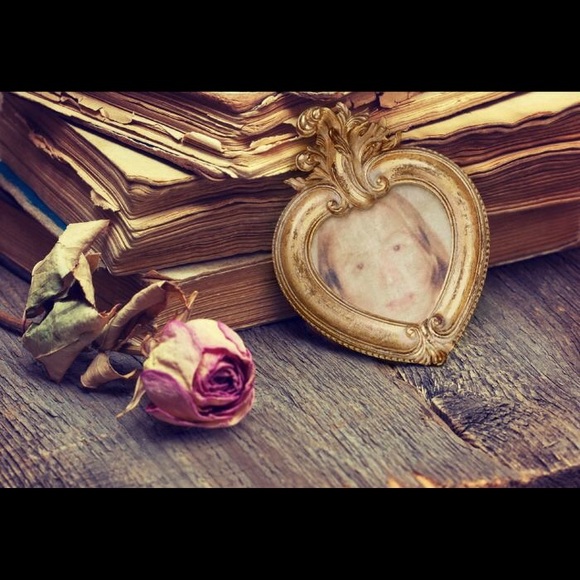 Profile Picture of Parisa Akbarzadeh (@parisaak) on Poshmark