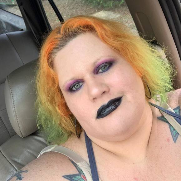 Profile Picture of Nicki Pace (@staceypace1981) on Poshmark