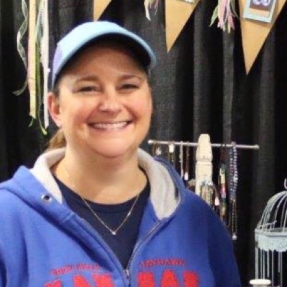 Joanna Eibes - Poshmark Profile Picture of Joanna Eibes (@joeibes) on Poshmark