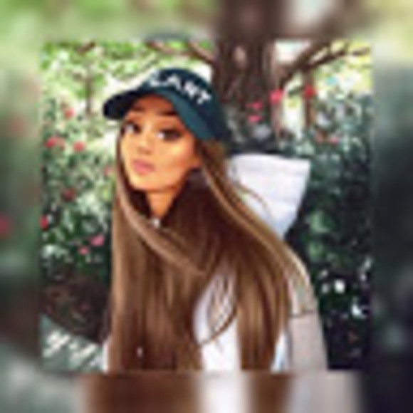 Profile Picture of Christelle Ronel (@christelleronel) on Poshmark