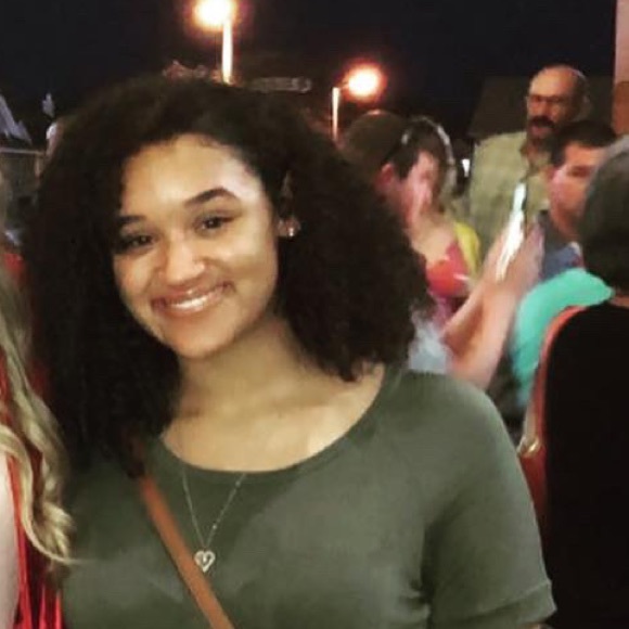 Profile Picture of Kendra Newton (@kendra_newton) on Poshmark