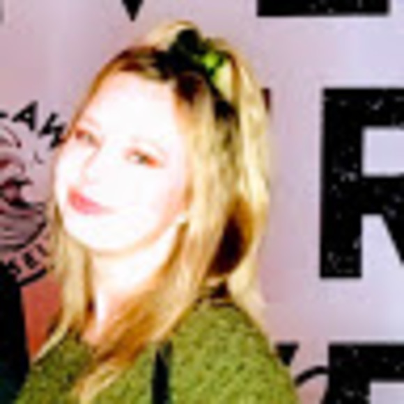 Profile Picture of Amanda Fluker (@amanda_fluker) on Poshmark