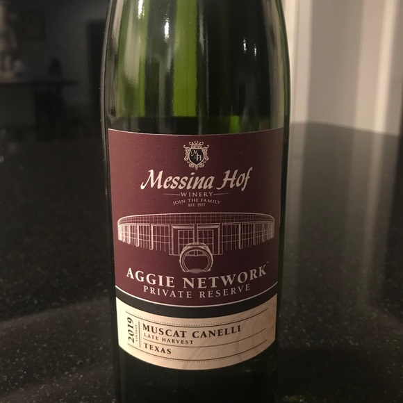 Profile Picture of Jace Capehart (@jacecapehart) on Poshmark