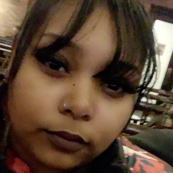 Profile Picture of Victoria Reynolds (@vikki16) on Poshmark