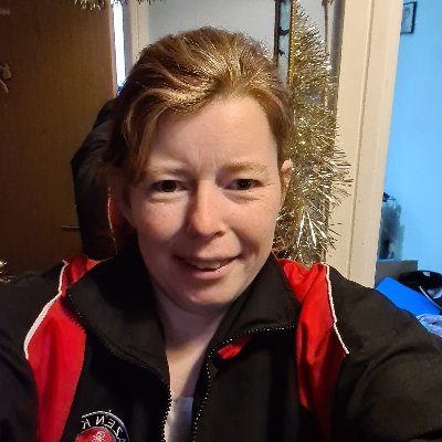 Profile Picture of Lis Stephen (@stephen_lis) on Twitter