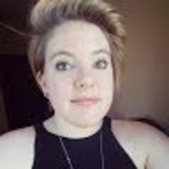 Profile Picture of Jessica Best (@fleelp) on Poshmark