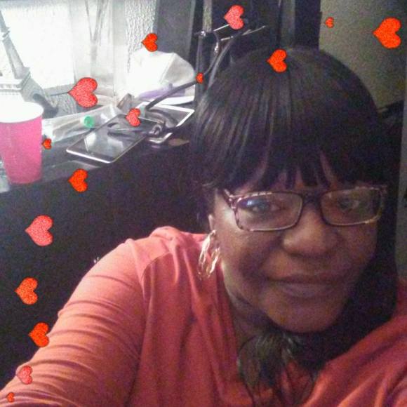 Profile Picture of Yolanda Bennett (@yollifire) on Poshmark