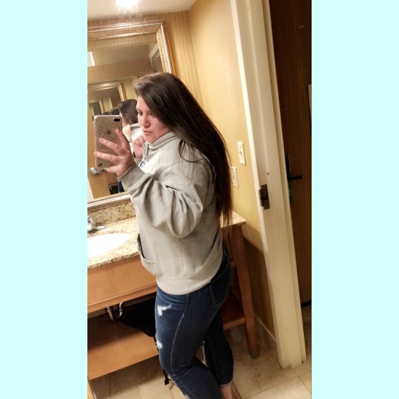 Profile Picture of Savannah Kennedy (@savannahk971) on Poshmark