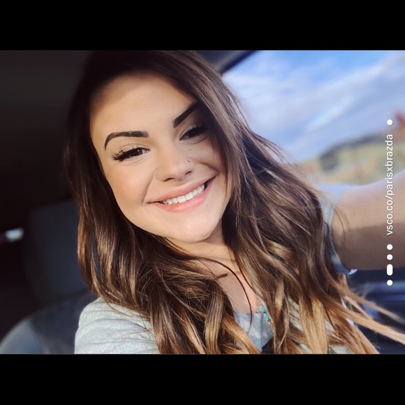 Profile Picture of Paris Brazda (@parisbrazda) on Poshmark