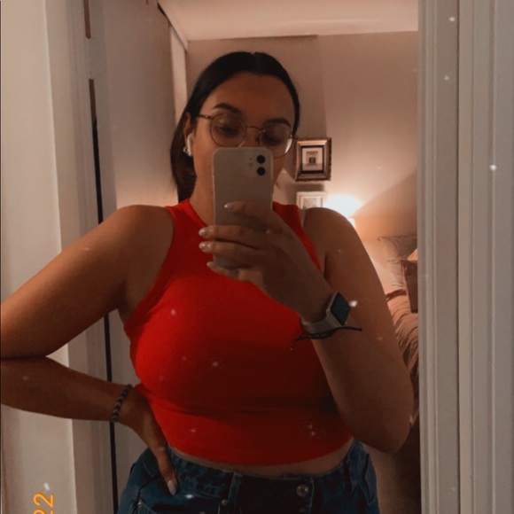 Profile Picture of Laurence Bélec (@laurenceb27) on Poshmark