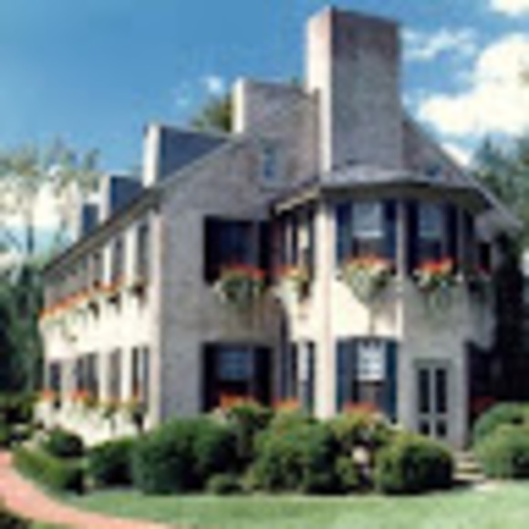 Profile Picture of Ecklin Events (@ecklinevents) on Poshmark