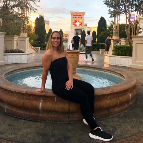 Profile Picture of Sarah Halfhide (@sarahnadine_xo) on Poshmark