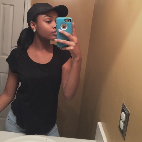 Profile Picture of Amaya Guyton (@mayaguy) on Poshmark