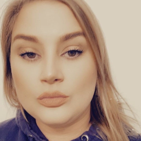 Profile Picture of Daisy Rollinson (@badu121212) on Poshmark