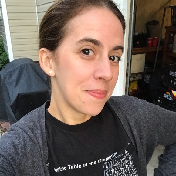 Profile Picture of Maria Avanzato (@avanzatomv) on Poshmark