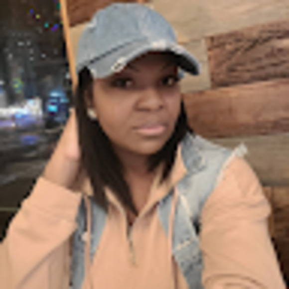 Profile Picture of Sheena Moore (@sheena331) on Poshmark